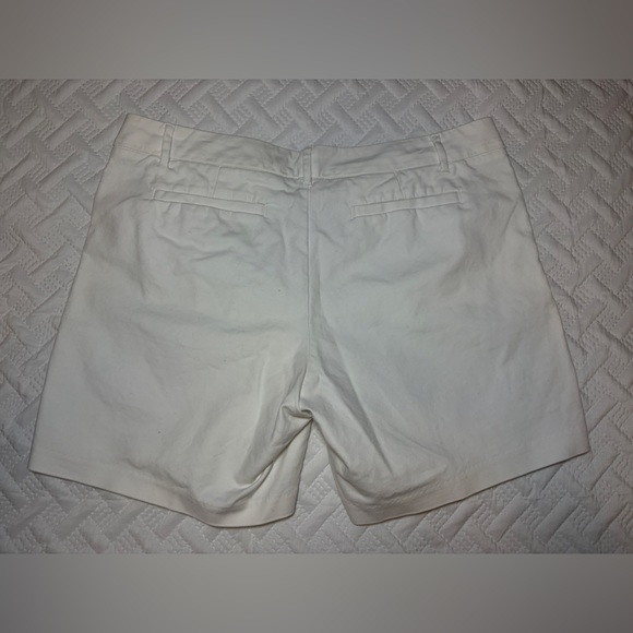 Lilly Pulitzer | White Shara Stretch Mid-Rise 7” Shorts - Picture 5 of 5